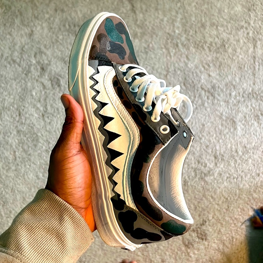 Size 10.5 Men 13.0 women custom Vans (old Skool)